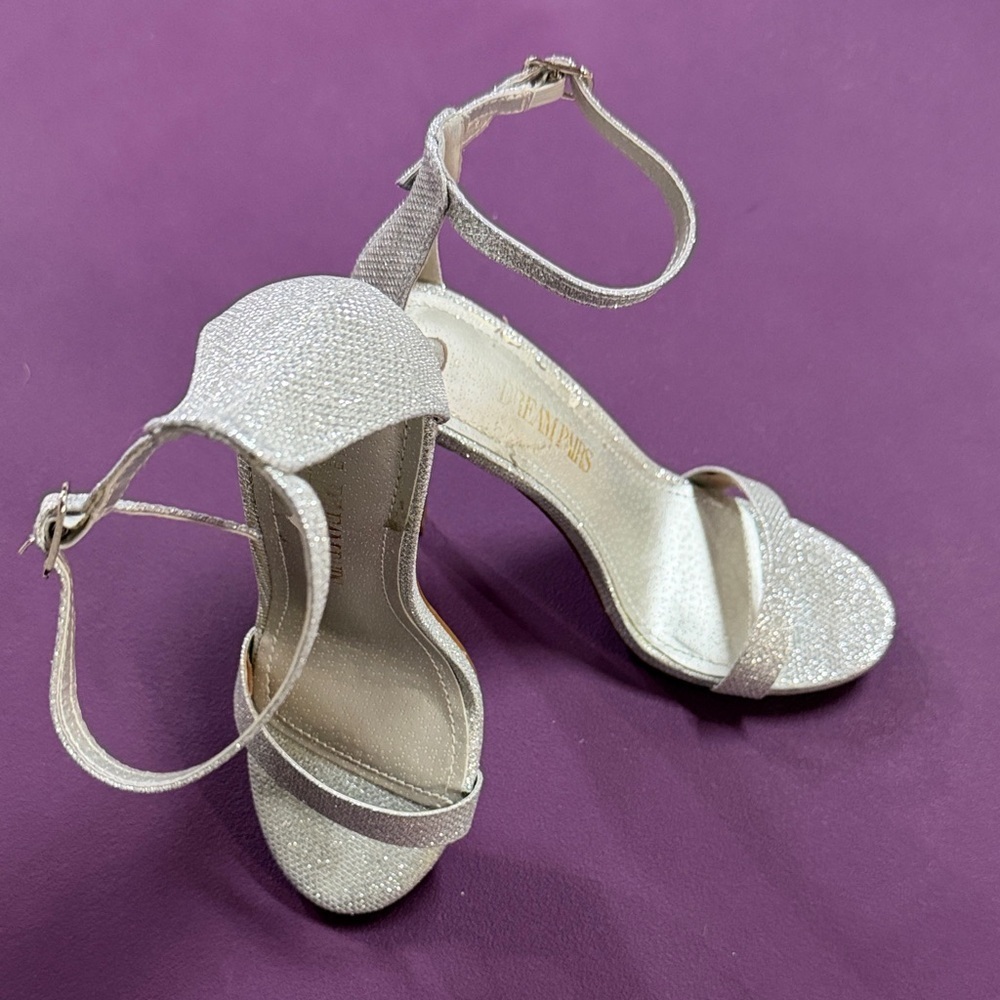 Dream Pairs Shimmering Silver Heels, Size 6 - Picture 2 of 11